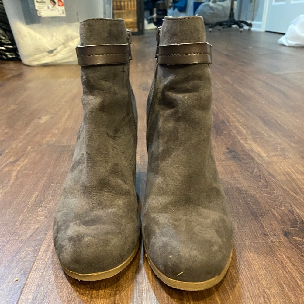 Size 7 brown women’s booties